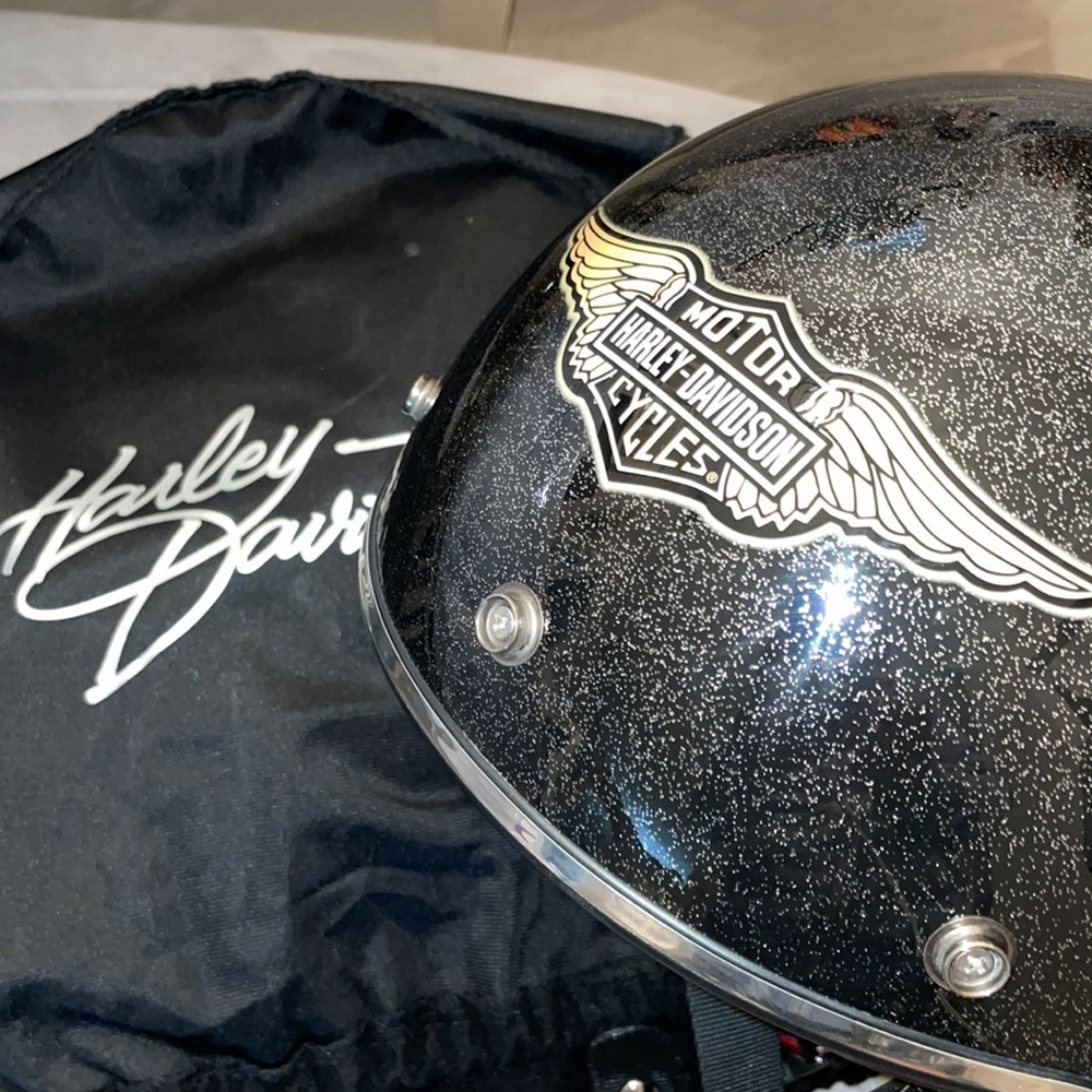 Harley Davidson 💯 authentic ladies helmet.